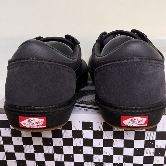 Vans Men’s Gilbert Crockett Dark Navy
VN0ASIFDNV
Sneakers - Picture 4 of 16